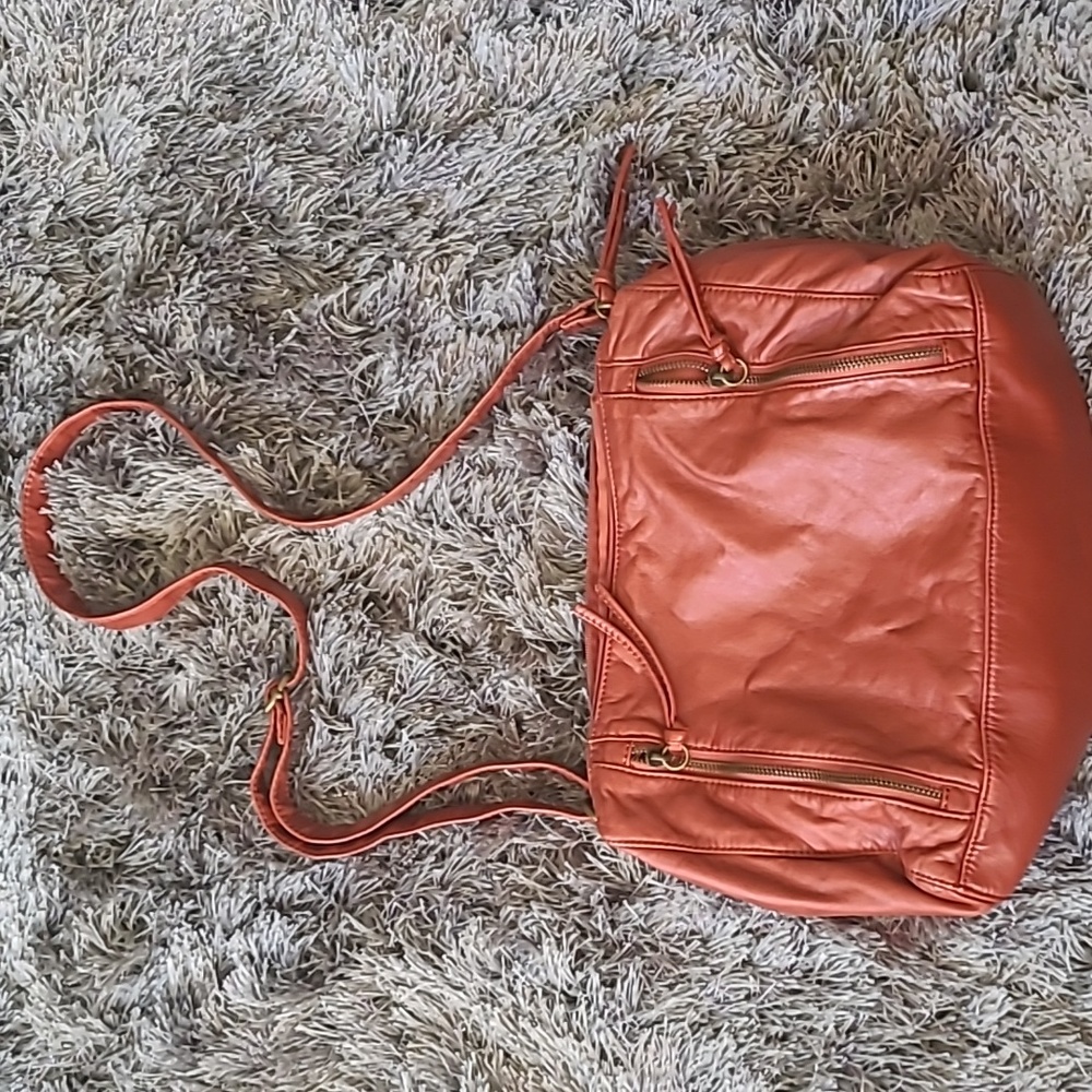 Cross body - Picture 1 of 2